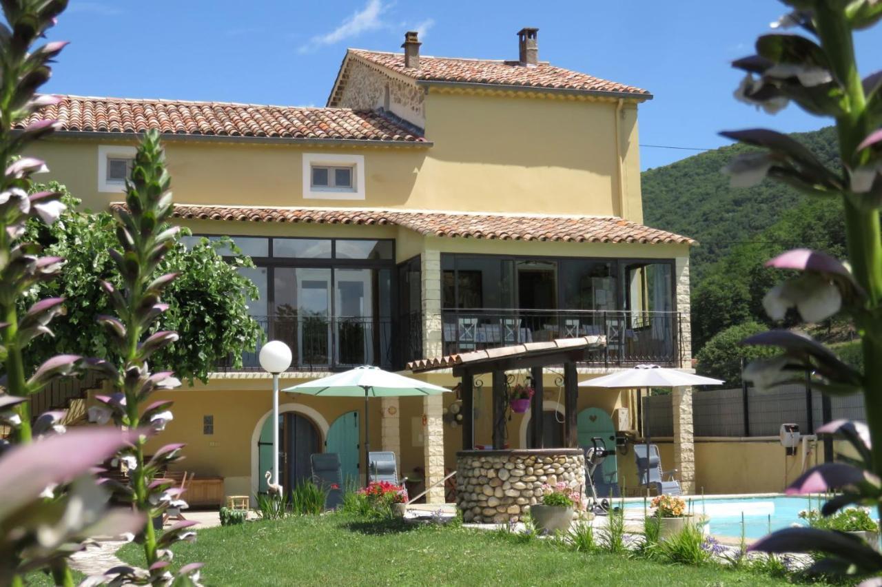 Au Grand Bonheur Bed & Breakfast Besseges Bagian luar foto