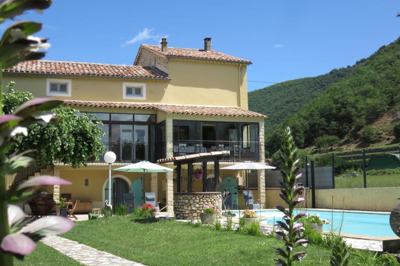 Au Grand Bonheur Bed & Breakfast Besseges Bagian luar foto
