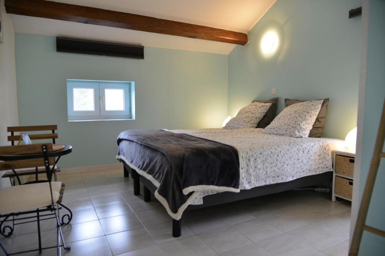 Au Grand Bonheur Bed & Breakfast Besseges Bagian luar foto