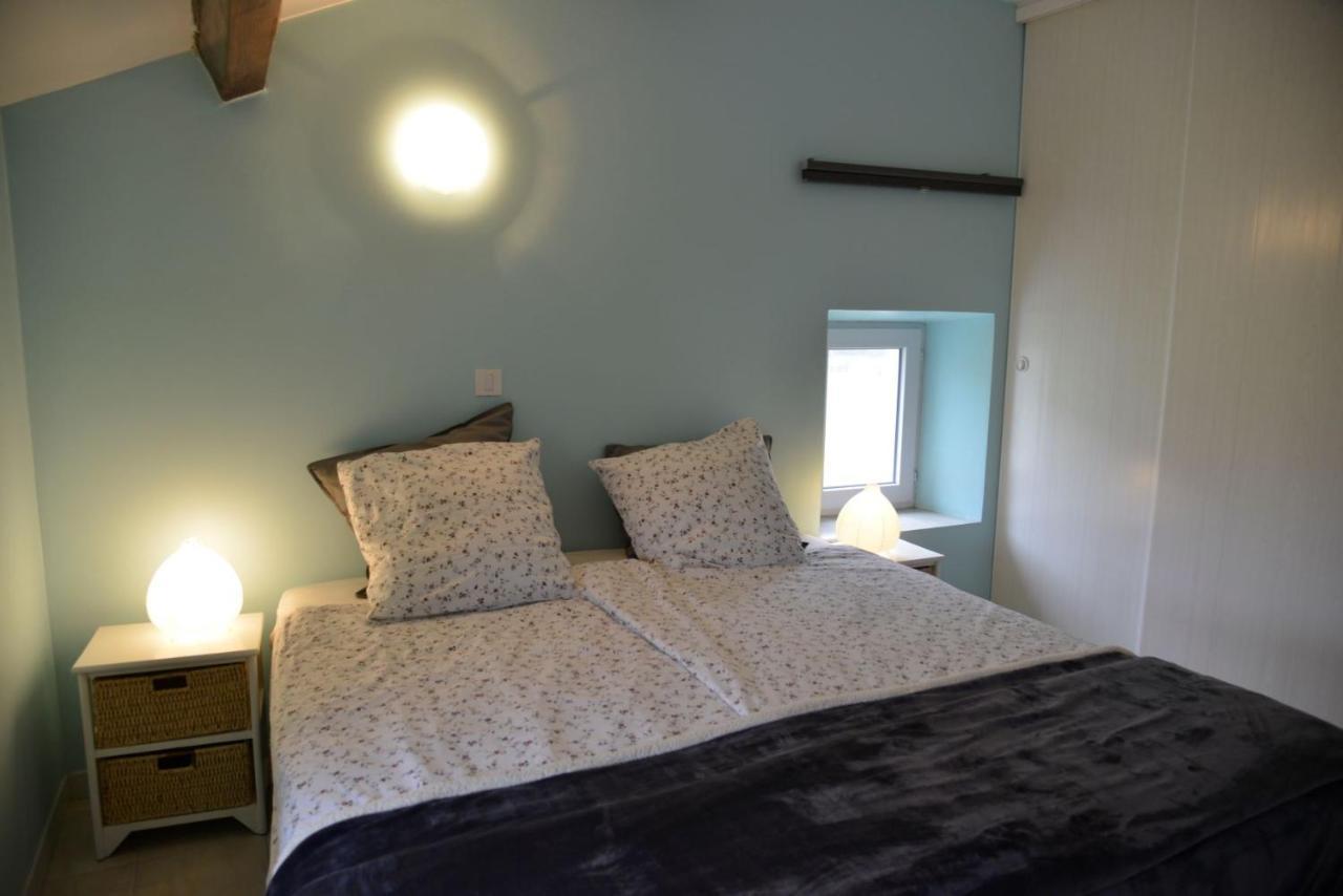 Au Grand Bonheur Bed & Breakfast Besseges Bagian luar foto
