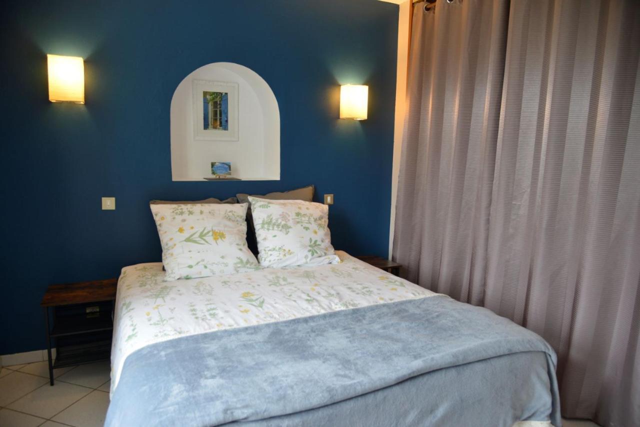 Au Grand Bonheur Bed & Breakfast Besseges Bagian luar foto