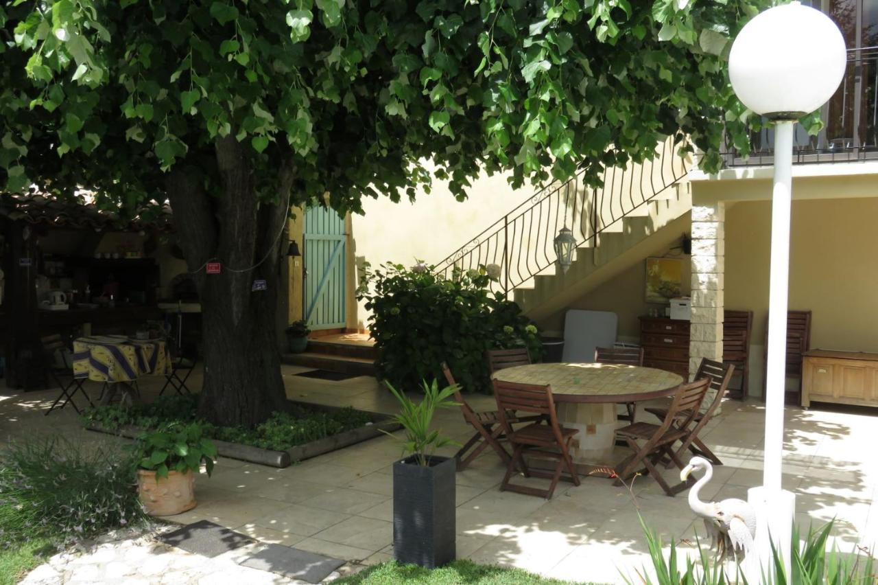 Au Grand Bonheur Bed & Breakfast Besseges Bagian luar foto