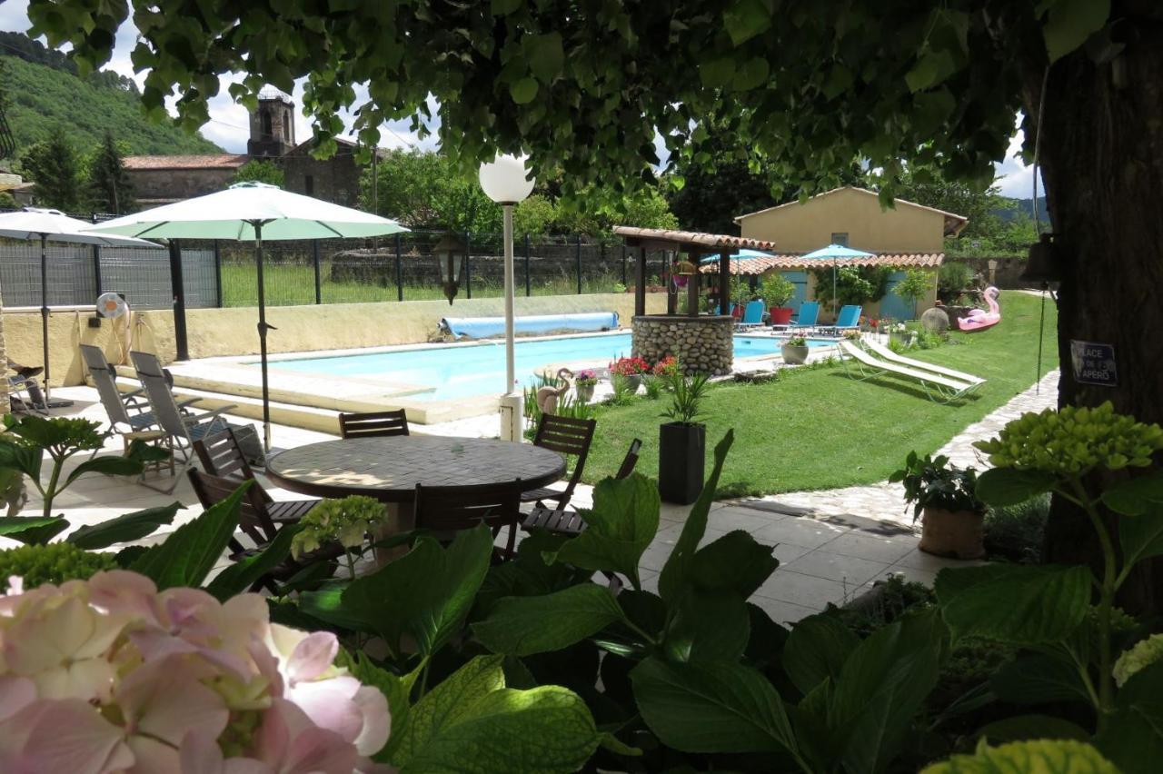 Au Grand Bonheur Bed & Breakfast Besseges Bagian luar foto