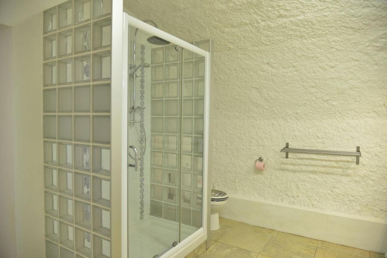 Au Grand Bonheur Bed & Breakfast Besseges Bagian luar foto