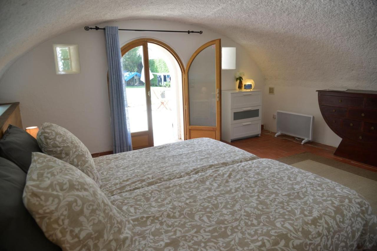 Au Grand Bonheur Bed & Breakfast Besseges Bagian luar foto