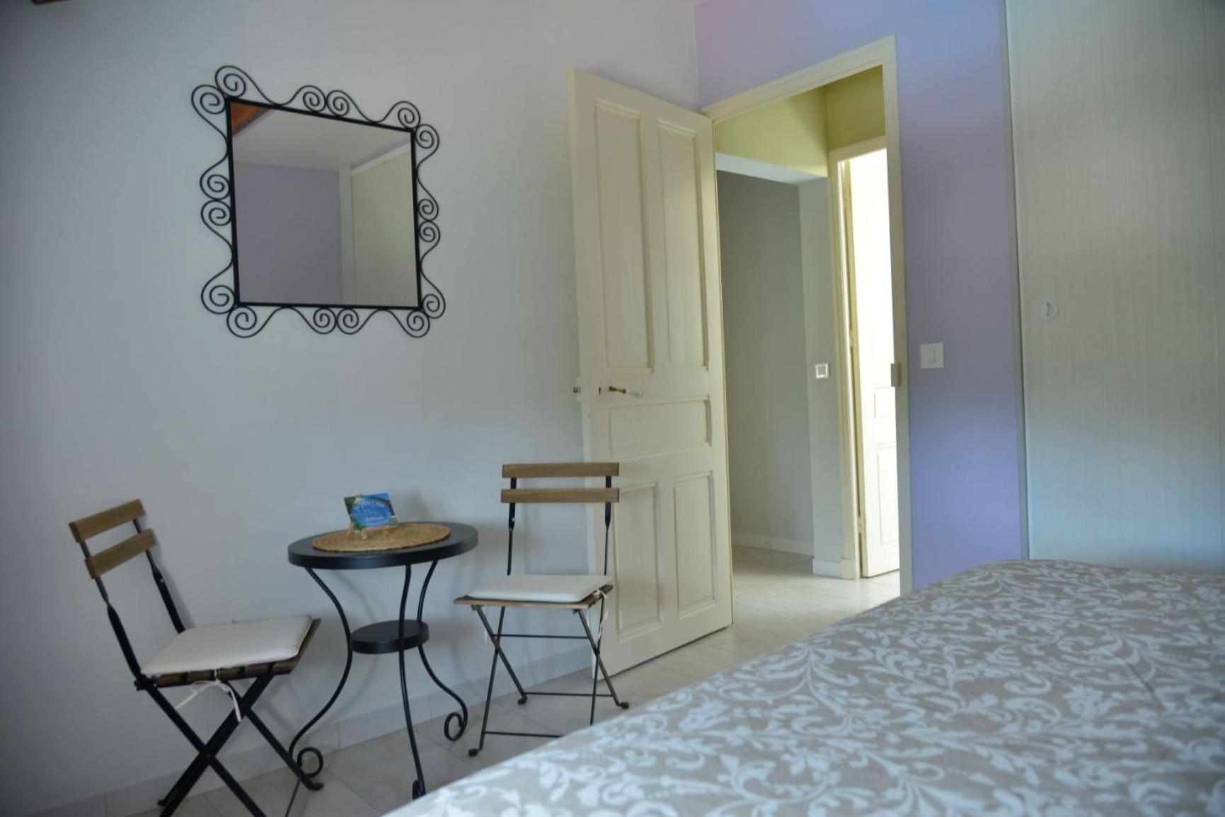 Au Grand Bonheur Bed & Breakfast Besseges Bagian luar foto