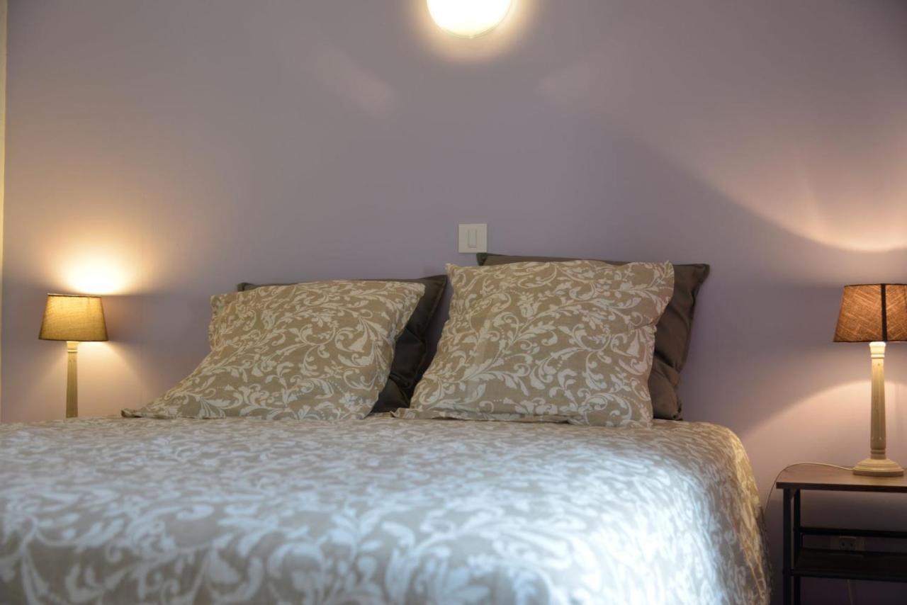 Au Grand Bonheur Bed & Breakfast Besseges Bagian luar foto