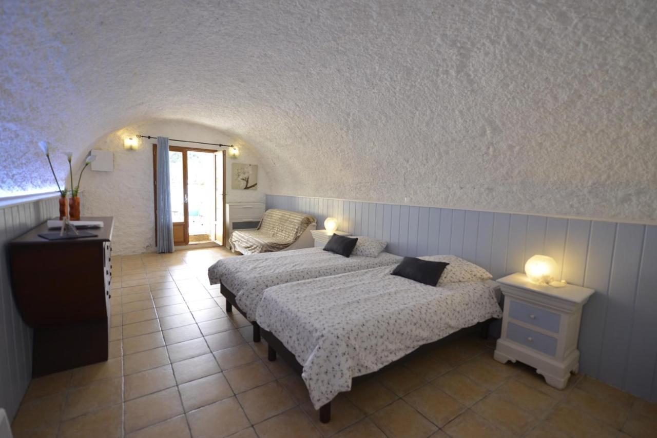 Au Grand Bonheur Bed & Breakfast Besseges Bagian luar foto