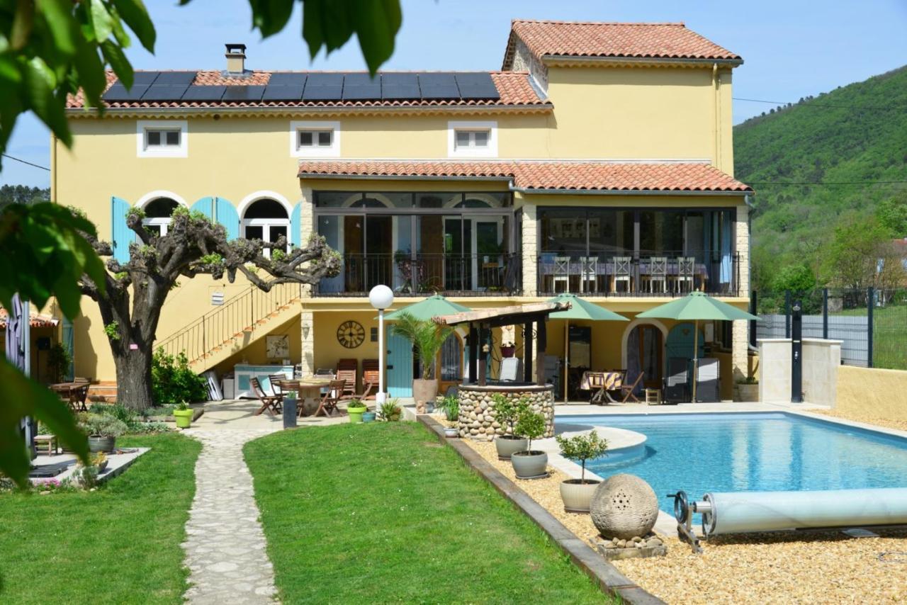 Au Grand Bonheur Bed & Breakfast Besseges Bagian luar foto